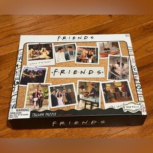 FRIENDS TV Series 1000-Piece Jigsaw Puzzle - White & Corkboard Collage